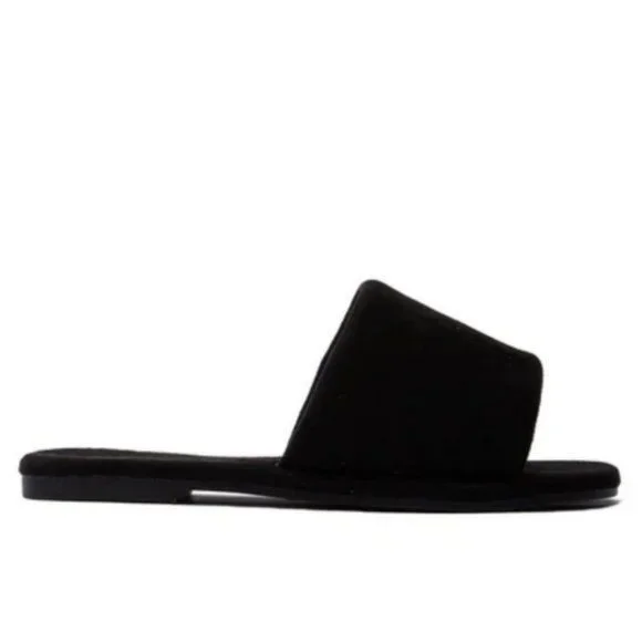 !! NEW !! Super Soft Slide Sandals in Black - Picture 2 of 9